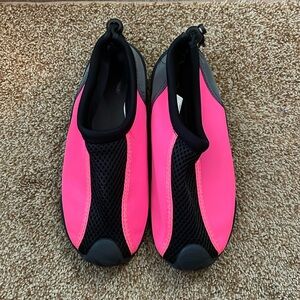 LIFEGUARD youth girls water shoes neon pink/black 2/3